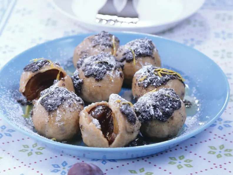 Zwetschgenknödel mit Mohn-Butter-Soße