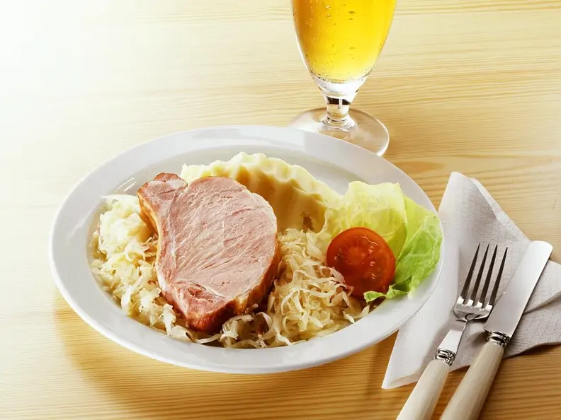 Kassler mit Kraut und Püree