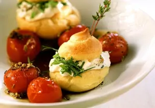 Profiteroles mit Kräutercremefüllung