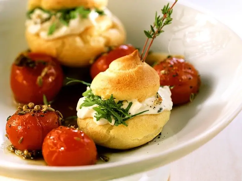 Profiteroles mit Kräutercremefüllung