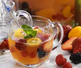 Bunte Frucht-Bowle