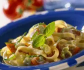 Nudeln mit Tomaten und Käsesauce