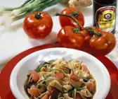 Vollkornnudeln mit Tomaten