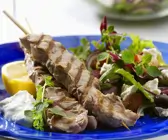 Gegrillte Lammspieße