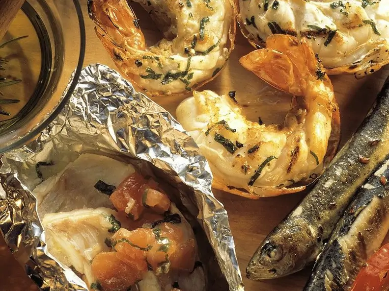 Fisch und Garnelen vom Grill