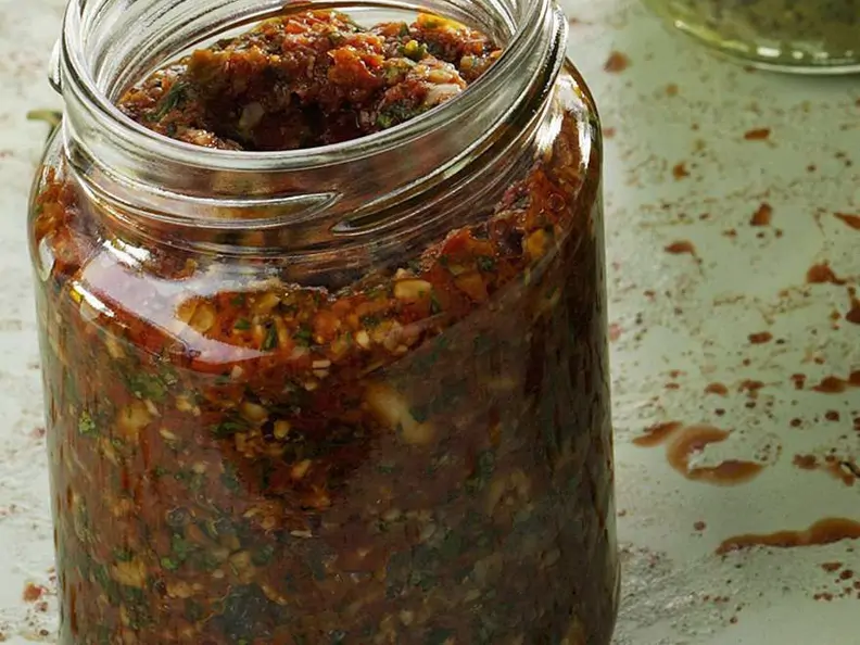 Roter Pesto