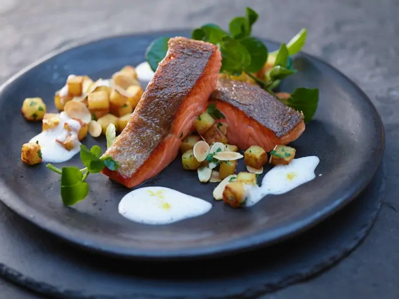 Fisch in Weinsauce mit Kartoffeln