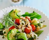 Meeresfrüchtesalat mit Gemüse