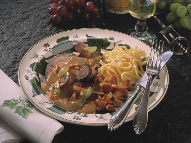Sauerbraten Winzer Art mit Weintrauben