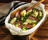 Kartoffelgemüse mit Birnen und Speck