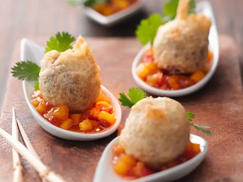 Hackfleisch-Tempura mit Salsa