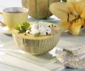 Melone mit Crème fraîche und Honig