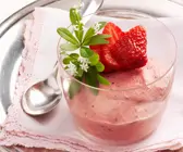 Erdbeer-Joghurt-Creme mit Waldmeister