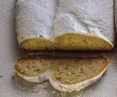 Mandelstollen ohne Rosinen