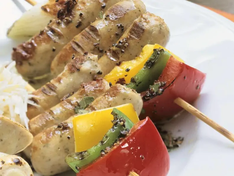 Grillwürstchen-Paprika-Spiesse