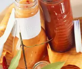 Tomaten-Chili-Sauce und selbstgemachtes Tomatenketschup