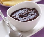 Pflaumenmarmelade mit Kakaopulver