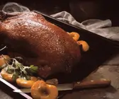 Gebratene Gans mit Äpfeln und Maronen