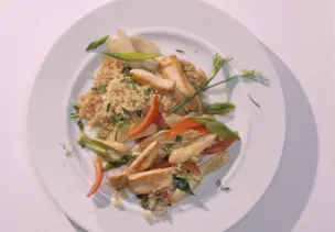Hähnchen-Pfanne mit Quinoa und Spargel