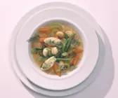 Sommer-Eintopf mit Kräuterklößchen