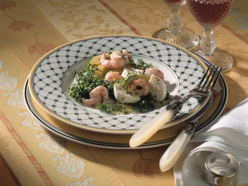 Avocado-Salat mit Shrimps und Mozzarella