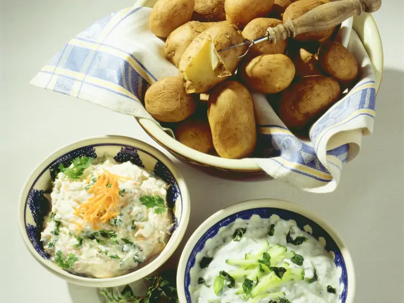 Pellkartoffeln mit zweierlei Quark