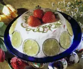 Limetten-Erdbeerquark-Bombe