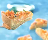 Kürbis-Möhren-Quiche mit Pinienkernen