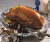 Klassische Martinsgans mit Rotkohl