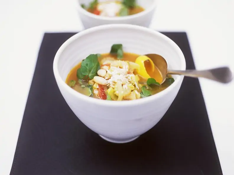 Frische Gemüsesuppe