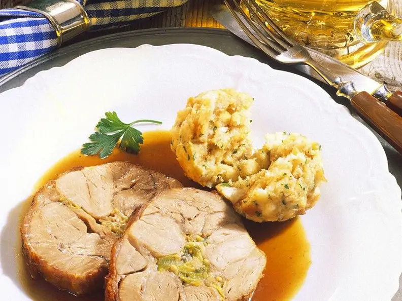 Gefüllter Schweinerollbraten mit Knödel