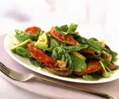 Spinat-Avocadosalat mit Salami