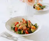 Avocado-Tomatensalat mit Shrimps