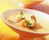 Kokos-Currysuppe mit Garnelen