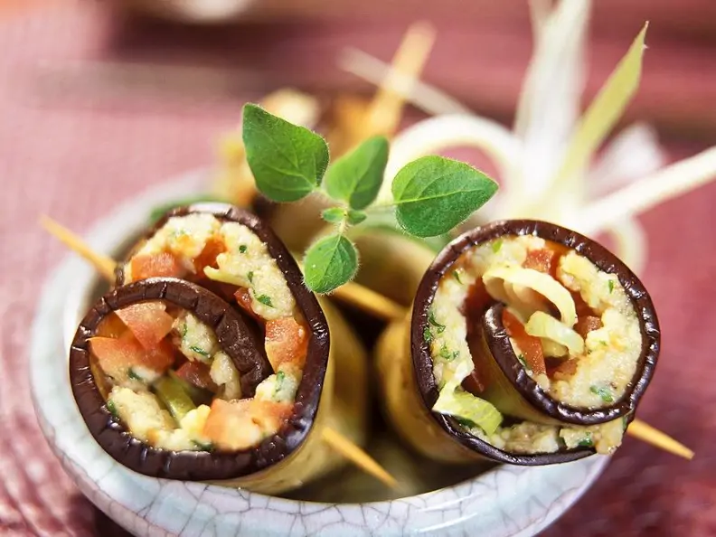 Gefüllte Auberginenröllchen vegetarisch