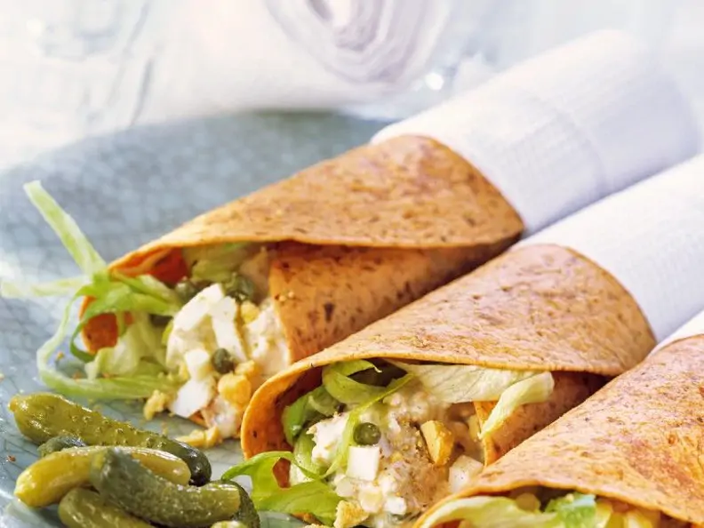 Wraps mit Thunfisch-Eiersalatfüllung