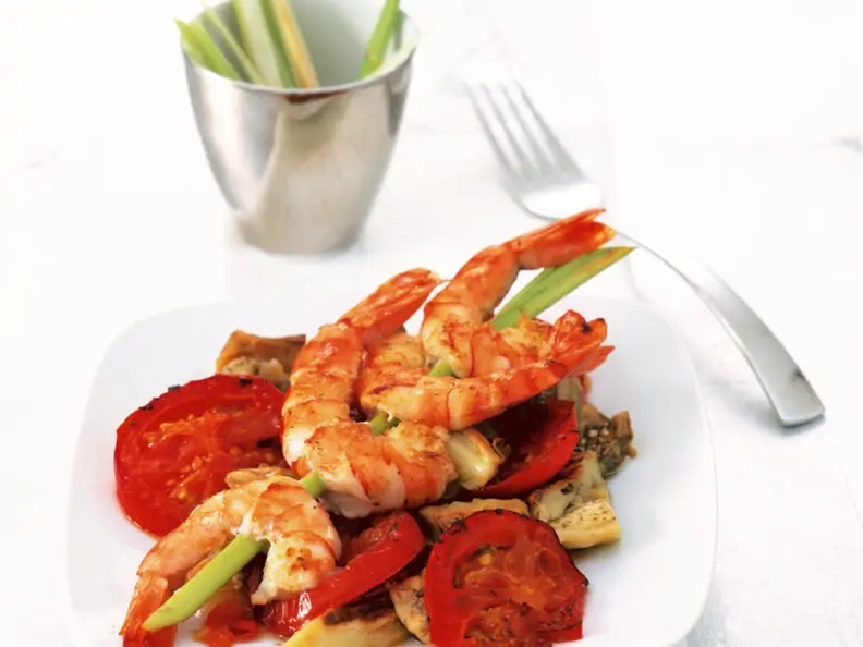 Auberginen-Tomaten-Gemüse mit gebratenen Garnelen