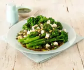 Brokkolisalat mit Ziegenkäse