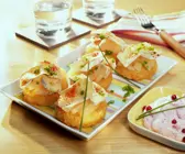 Birne mit Käse auf Kartoffelplätzchen