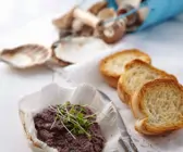 Crostini mit Olivenpaste