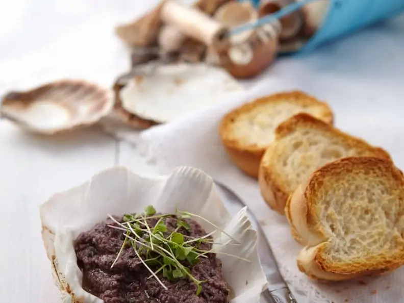 Crostini mit Olivenpaste