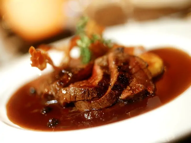 Straußensteak mit Kartoffelgratin