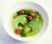 Hühnerbrühe mit Paksoi und Tofuklößchen