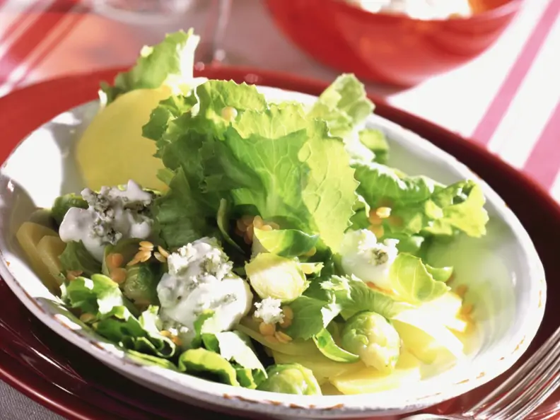 Endiviensalat mit roten Linsen