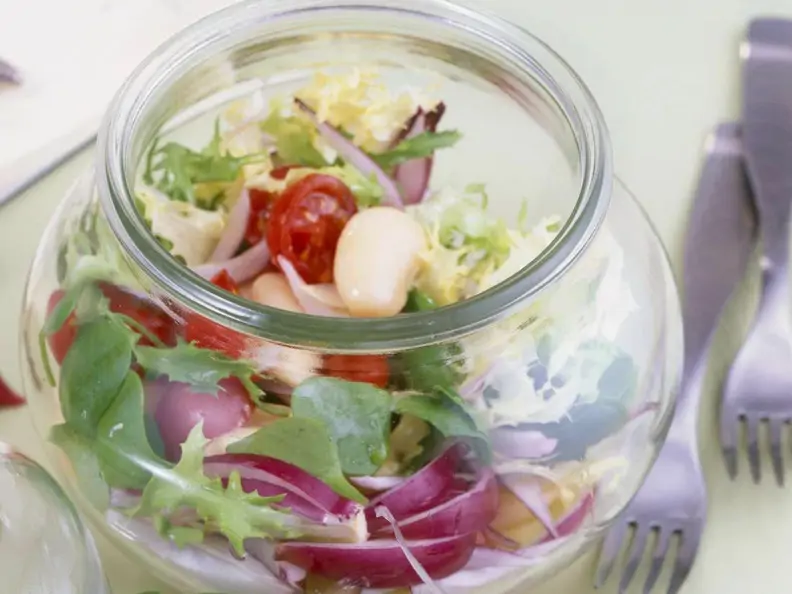 Portulaksalat mit weißen Bohnen