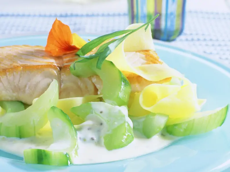 Gurkengemüse mit Lachsfilet