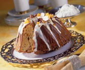 Gewürzgugelhupf mit Feigen und Nüssen