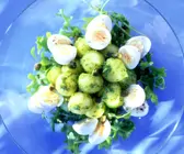 Pesto-Kartoffelsalat mit Wachteleiern