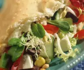 Gefülltes Fladenbrot mit Salat