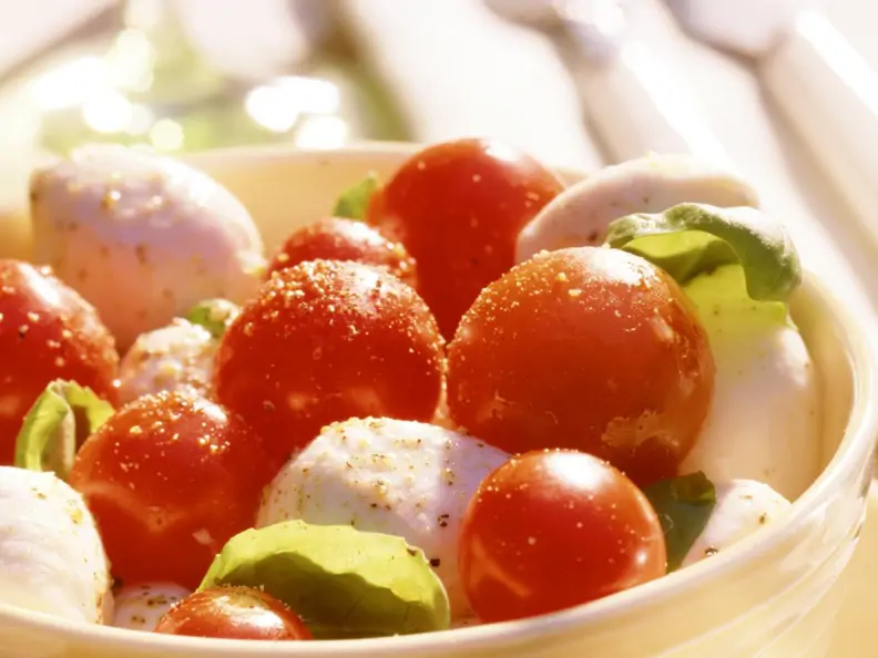 Marinierter Mozzarella mit Cherrytomaten